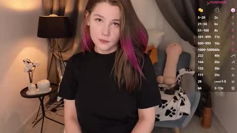 Snapshot of mirafalls chatting on 10.11.25 Mira online show from 10.11.25