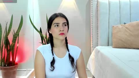 Snapshot of miranda_doll_ chatting on 02.22.25 online show from 02.22.25