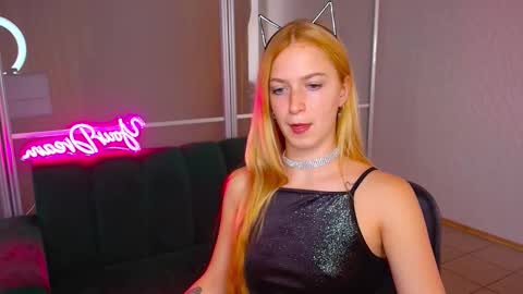 Snapshot of mirandamayers chatting on 09.10.25 MirandaMayers online show from 09.10.25