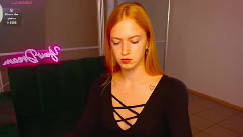 Snapshot of mirandamayers chatting on 09.11.25 MirandaMayers online show from 09.11.25