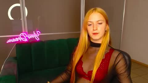 Snapshot of mirandamayers chatting on 09.14.25 MirandaMayers online show from 09.14.25