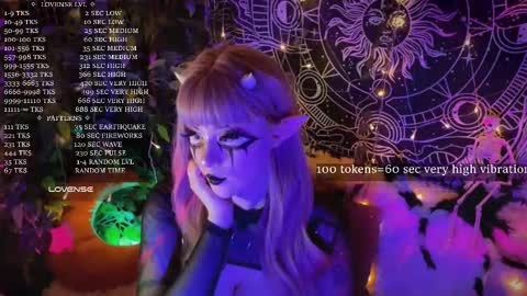 Snapshot of mirareed chatting on 09.16.25 mirareed online show from 09.16.25