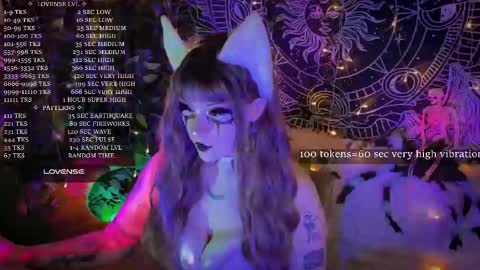 Snapshot of mirareed chatting on 10.24.25 mirareed online show from 10.24.25