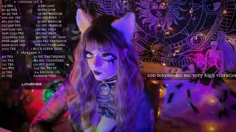 Snapshot of mirareed chatting on 10.30.25 mirareed online show from 10.30.25