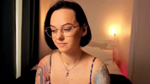 MiraSkyy online show from 09.22.25