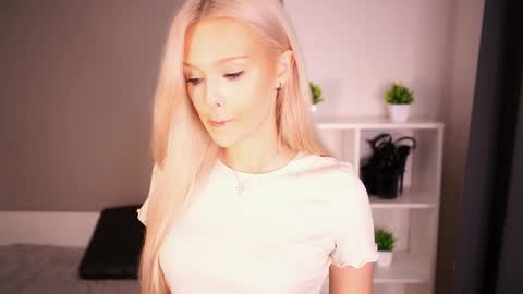 Snapshot of mirianscorgie chatting on 10.21.25 Elsa online show from 10.21.25