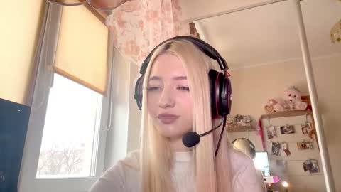 Snapshot of mirnapane chatting on 02.06.26 Ria online show from 02.06.26