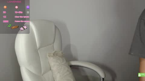 Snapshot of misha__sweet__27 chatting on 02.19.25 misha online show from 02.19.25