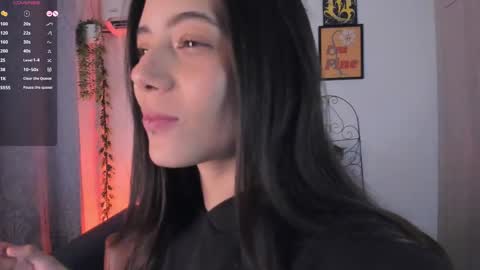 Snapshot of mishelkrave_ chatting on 10.06.25 KRAVE  online show from 10.06.25