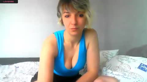 Snapshot of mishelle_blondie chatting on 04.19.26 Mishelle online show from 04.19.26