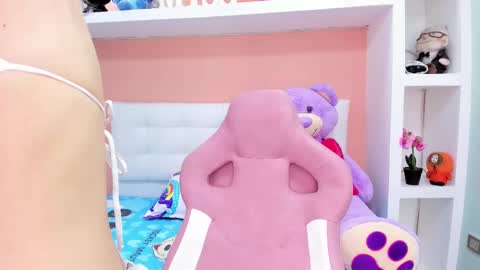 Snapshot of miss__lunna chatting on 09.18.25 Lunna online show from 09.18.25