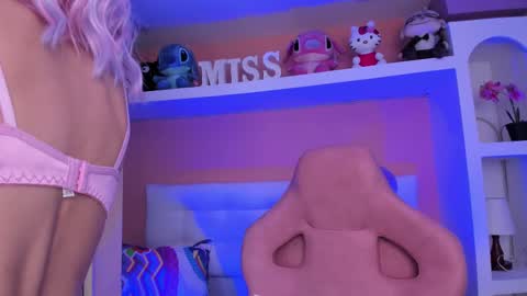 Snapshot of miss__lunna chatting on 10.17.25 Lunna online show from 10.17.25