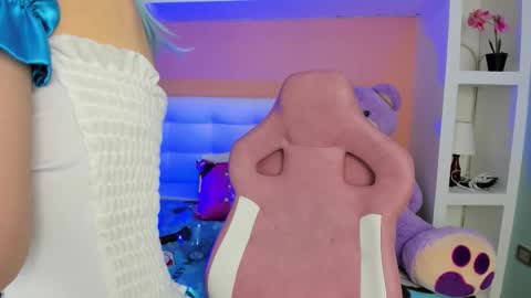 Snapshot of miss__lunna chatting on 10.21.25 Lunna online show from 10.21.25