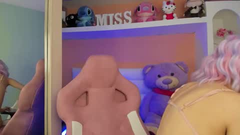 Snapshot of miss__lunna chatting on 10.22.25 Lunna online show from 10.22.25