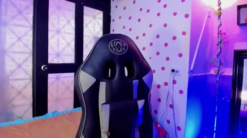 Akemi 3 online show from 10.27.25