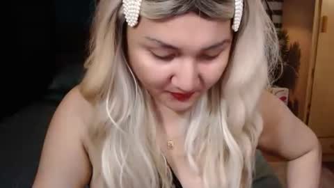 Snapshot of miss_angelic15 chatting on 10.11.25 miss angelic15 online show from 10.11.25