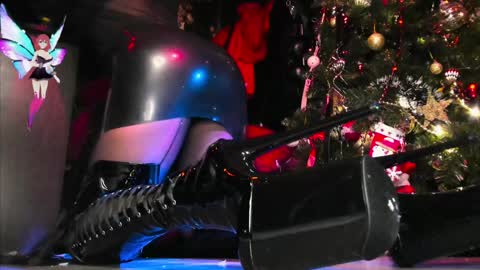 Snapshot of miss_asmodeus chatting on 12.28.24 missAsmodeus online show from 12.28.24