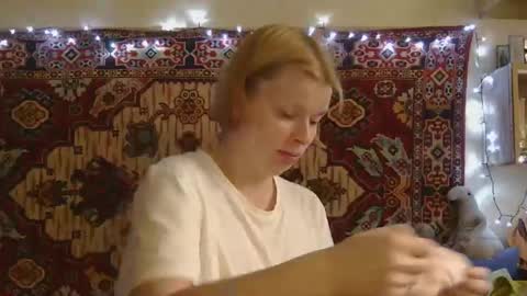 Snapshot of miss_elistia_ chatting on 09.25.25 Elis online show from 09.25.25