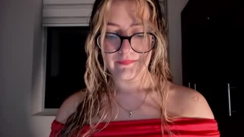 Snapshot of miss_ema1 chatting on 12.24.24 Ema online show from 12.24.24