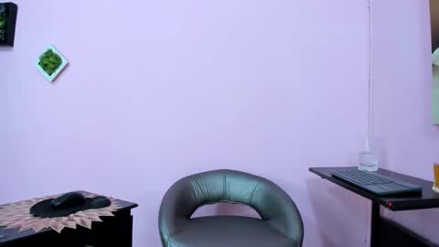 Snapshot of miss_flora chatting on 09.16.25 Monica Patricia online show from 09.16.25