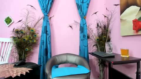 Snapshot of miss_flora chatting on 09.29.25 Monica Patricia online show from 09.29.25