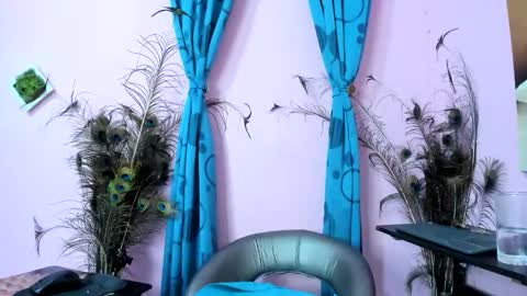 Snapshot of miss_flora chatting on 10.24.25 Monica Patricia online show from 10.24.25