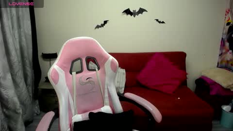 Snapshot of miss_foxxy_ chatting on 10.28.25 miss_foxxy_ online show from 10.28.25