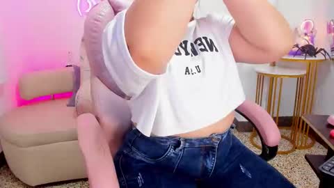 Snapshot of miss_francheska chatting on 10.18.25 Francheska online show from 10.18.25