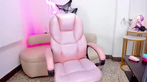 Snapshot of miss_francheska chatting on 10.20.25 Francheska online show from 10.20.25