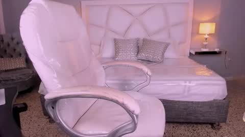 Snapshot of miss_francheska chatting on 02.14.26 Francheska online show from 02.14.26