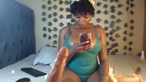 Snapshot of miss_kiiki chatting on 12.05.24 miss_kiiki online show from 12.05.24