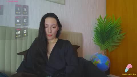 Snapshot of miss_leee chatting on 12.10.24 Laura online show from 12.10.24