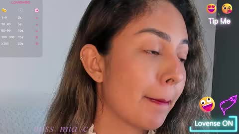 Mia  monday to saturday 6pm to 9pm time Colombia online show from 09.10.25