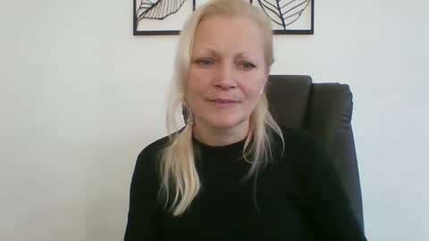 Snapshot of miss_natalix chatting on 10.25.25 miss_natalix online show from 10.25.25