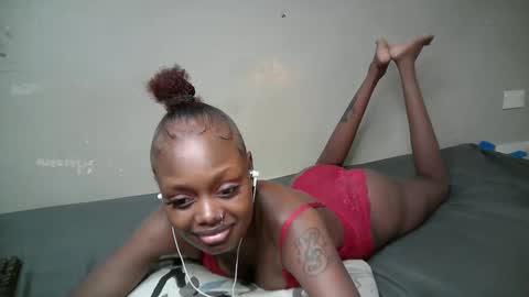 Snapshot of miss_pretty01 chatting on 05.04.26 miss_pretty01 online show from 05.04.26
