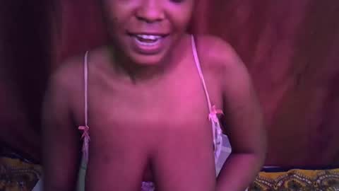 Snapshot of miss_rihanna2 chatting on 10.22.25 miss_rihanna2 online show from 10.22.25