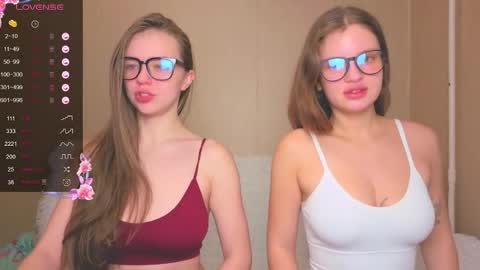 Snapshot of miss_sweetbb chatting on 11.13.25 Bella online show from 11.13.25