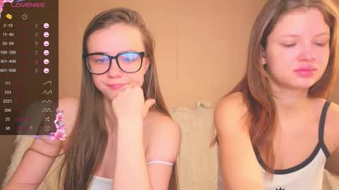 Snapshot of miss_sweetbb chatting on 11.17.25 Bella online show from 11.17.25