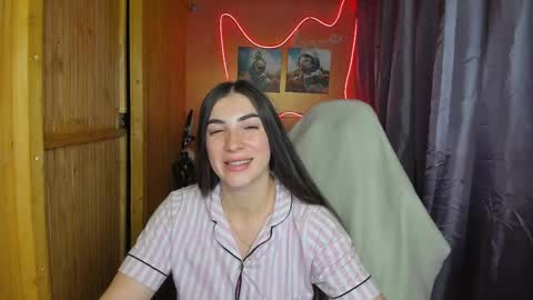 Snapshot of miss_tasy chatting on 02.17.25 Melanie January 15th is my birthday there will be an interesting show online show from 02.17.25