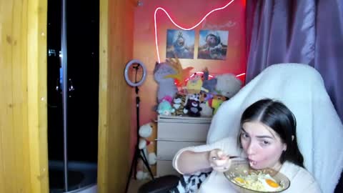 Snapshot of miss_tasy chatting on 04.27.26 Melanie January 15th is my birthday there will be an interesting show online show from 04.27.26