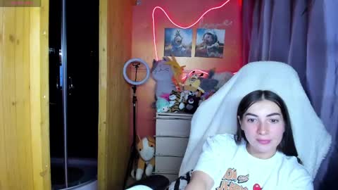 Snapshot of miss_tasy chatting on 05.19.26 Melanie January 15th is my birthday there will be an interesting show online show from 05.19.26