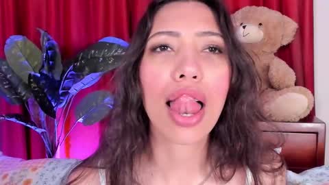 Snapshot of miss_veronica2 chatting on 10.07.25 Miss Veronica online show from 10.07.25