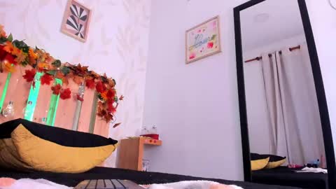 Miss Vikky online show from 03.04.25