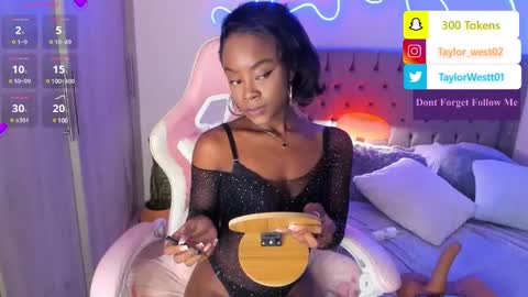 Tay Tay Independent Model   online show from 02.12.25