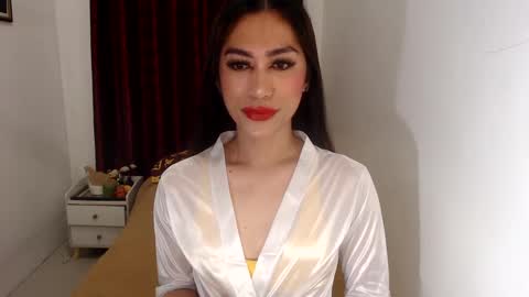 Snapshot of missangelxxx chatting on 12.23.24 missangelxxx online show from 12.23.24