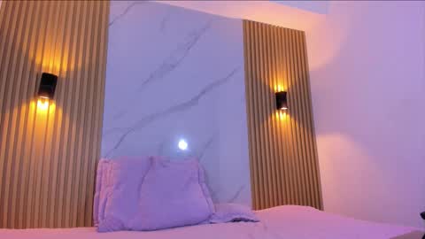 Mis Ari online show from 10.31.25