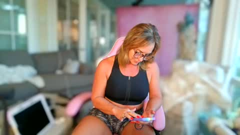 MissBehavinxoxo online show from 10.22.25