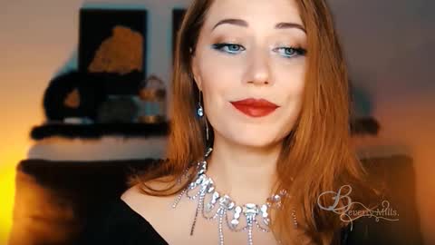 Snapshot of missbeverlymills chatting on 09.28.25 The divine Beverly online show from 09.28.25