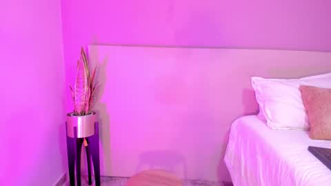 Snapshot of missbombom chatting on 09.21.25 Miss Bombom online show from 09.21.25