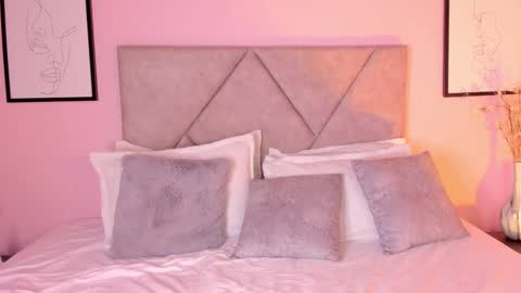 Snapshot of missbombom chatting on 09.22.25 Miss Bombom online show from 09.22.25